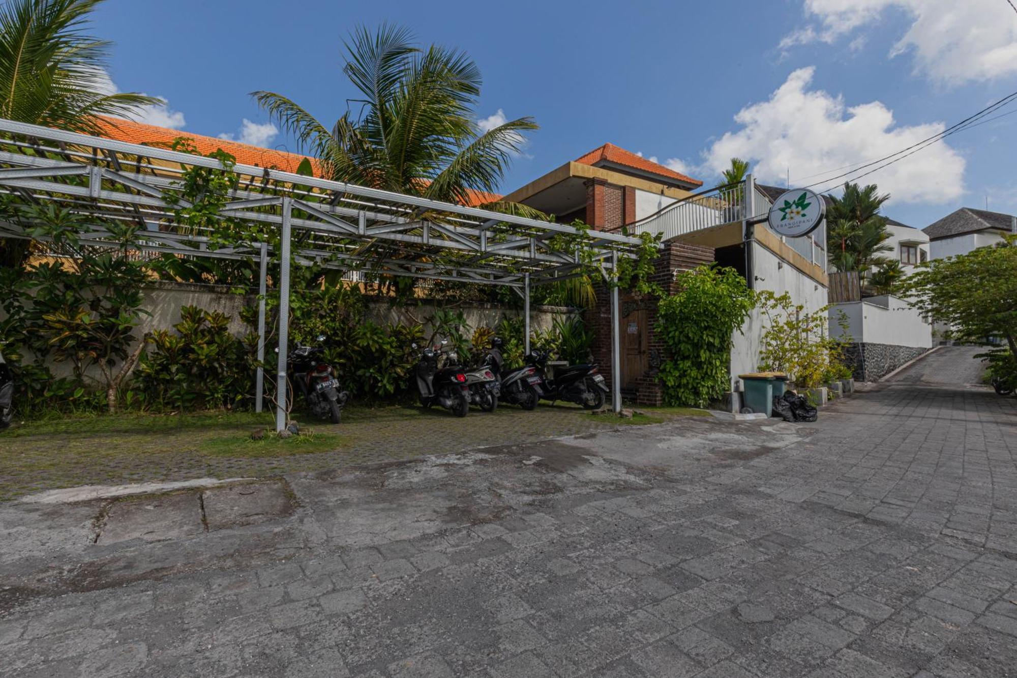 Frangipani House And Spa By Ecommerceloka Canggu Kültér fotó